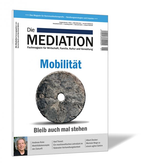 Buchcover der Zeitschrift 'Die Mediation (Ausgabe 2018/01)' von Gernot Barth und Bernhard Böhm, mit einem alten, steinernen Rad in der Mitte auf weißem Hintergrund.
