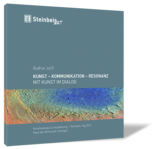 Buchcover von 'Kunst - Kommunikation - Resonanz' von Gudrun Jürß | Steinbeis-Stiftung (Hrsg.), mit graublauem Hintergrund und weißer Schrift als Hauptmotiv.